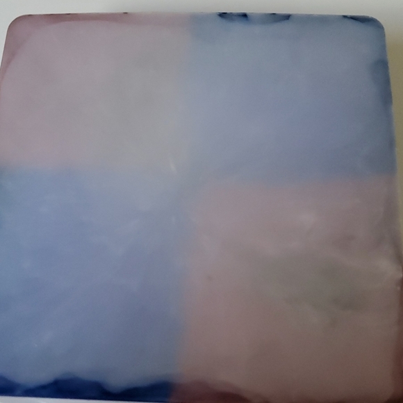 Resin ashtray - Picture 6 of 12